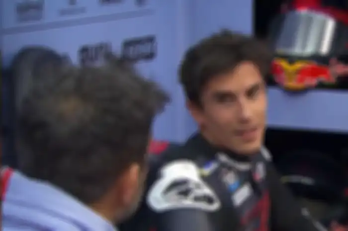 Marc Marquez sunggingkan senyum setelah jajal motor MotoGP Ducati di tes MotoGP Valencia 2023, kode keras ancaman di tahun depan