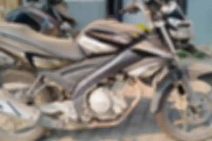 Yamaha V-ixion dalam kondisi siap pakai dan pajak masih hidup. Lokasi motor lelang di Purwakarta, Jabar. 