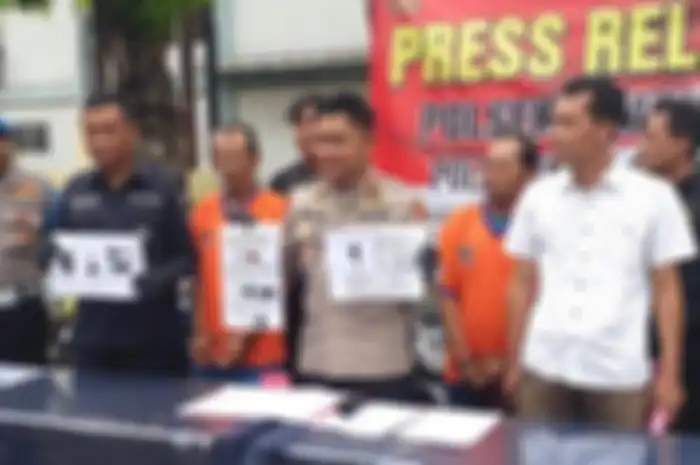 Polsek Simokerto, Jatim tangkap dua pelaku curanmor berkedong bengkel motor yang meresahkan. 