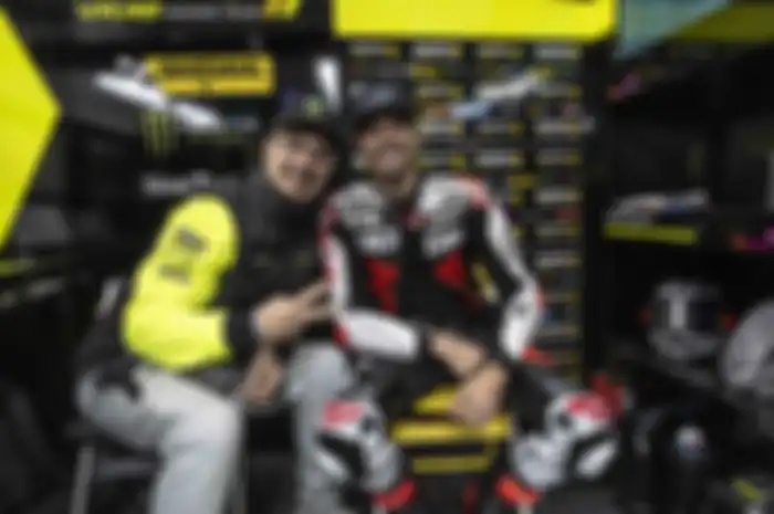 Fabio Di Giannantonio (kanan) bergabung di VR46 Racing Team untuk MotoGP 2024. Bisa disebut Murid Rossi?
