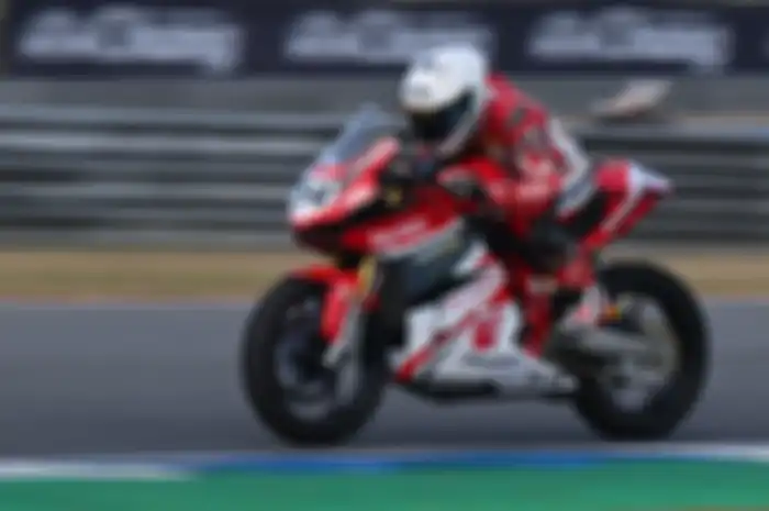 Veda Ega Pratama mendominasi Race 1 AP250 ARRC Thailand 2023. Juara Asia ditentukan besok (3/12/2023)