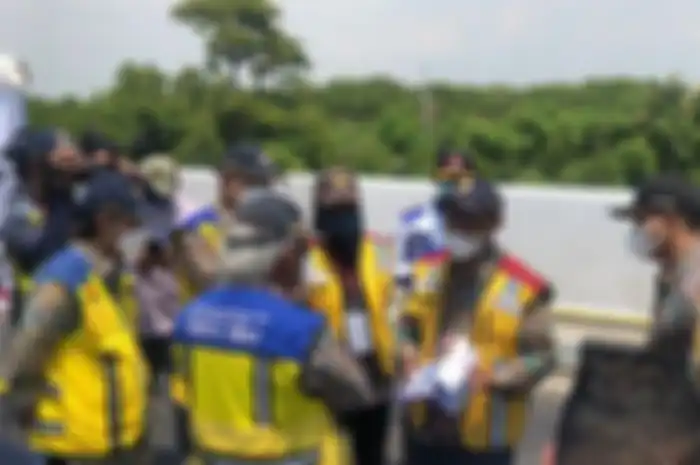 Forum Pegawai Non ASN (Forgasn) menyampaikan usulan-usulan kepada Menteri PUPR, Basuki Hadimuljono, sebelum peresmian Jalan Lingkar Brebes- Tegal, Rabu (13/4/2022). 