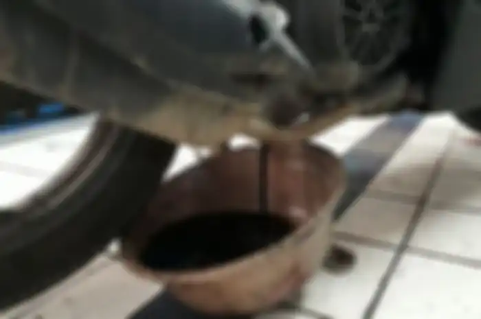 Ahli sekaligus dosen dari ITB mengungkap oli bekas ternyata bisa dimurnikan lagi dan dapat dipakai, apakah aman buat motor?
