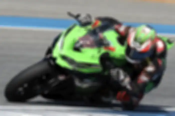 Aiki Iyoshi mengetes Kawasaki Ninja ZX-25R buat ARRC