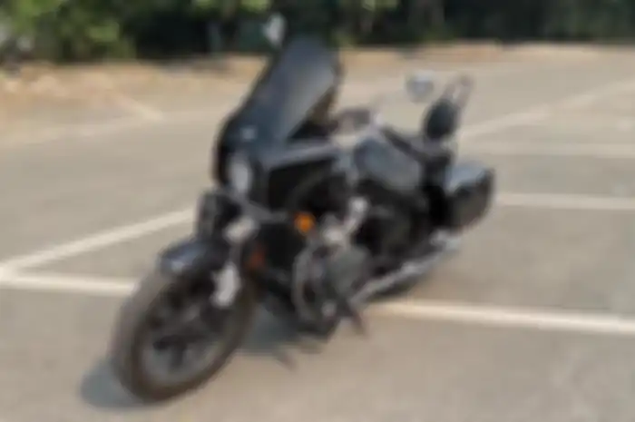 Hasil modifikasi motor Royal Enfield Super Meteor 650 bergaya cruiser ala Harley-Davidson.