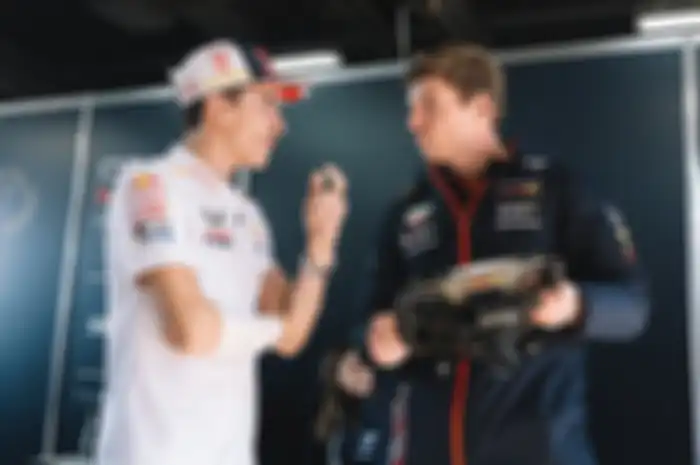 Marc Marquez (kiri) bersama Max Verstappen (kanan) di Honda Racing Thanks Day 2023, jagat MotoGP siap-siap dikejutkan Marc Marquez musim depan