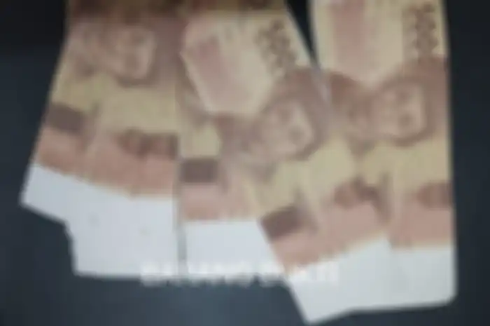 Barang bukti uang palsu di tukang bensin eceran