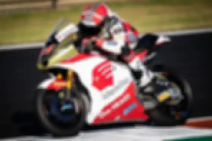 Mario Aji mengetes motor Moto2 buat MotoGP 2024