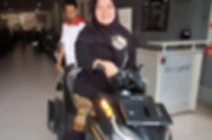 Nadiah Yasmin, guru honorer di Kota Tegal yang beli Honda Vario 125 pakai uang koin.