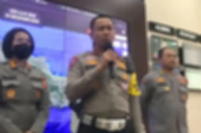 Brigjen Pol Aan Suhanan (tengah)  resmi menggantikan Irjen Pol Firman Shantyabudi sebagai Kakorlantas Polri.