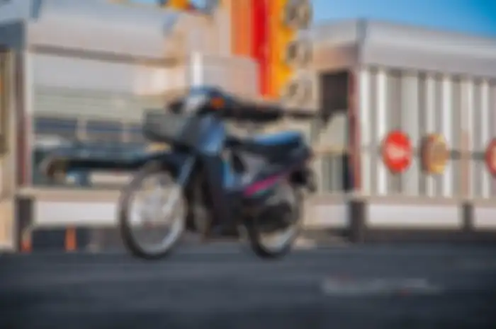 Hasil modifikasi motor 2-tak legendaris Suzuki Cystal pakai part Jepang.