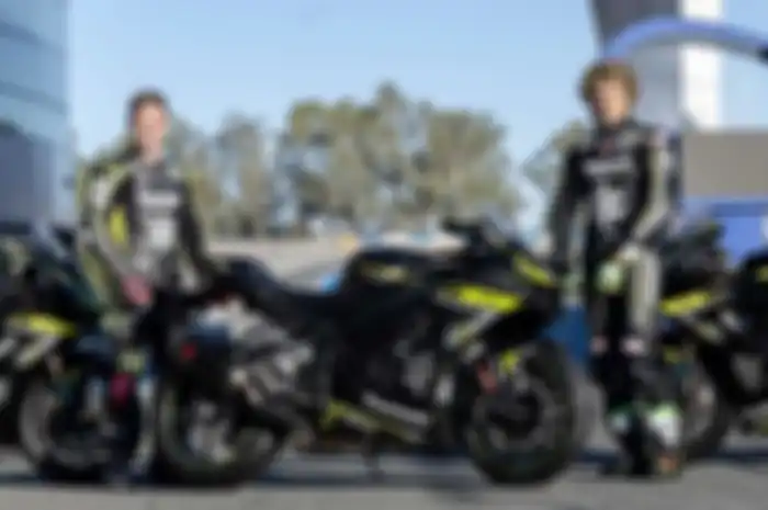 Kawasaki Ninja ZX-10RR Winter Test Edition replika motor balap KRT