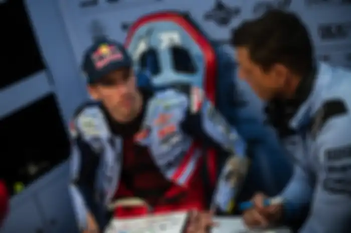 Spanyol pembalap terbanyak di MotoGP 2024 termasuk Alex Marquez (kiri) tapi Italia terbanyak soal crew chief di antaranya Donatello Giovanotti (kanan)