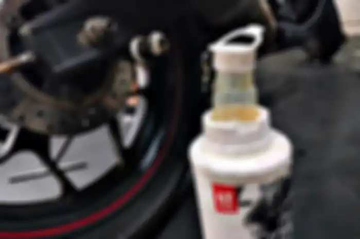 Ilustrasi ganti oli motor bisa pengaruh tarikan mesin