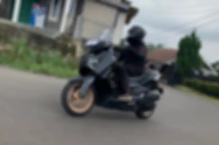 Yamaha XMAX nyaman dipakai touring ke Gunung Bunder, Kabupaten Bogor.