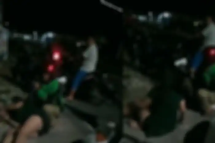 Penumpang ojek online atau ojol tetiba menangis dan marah-marah, bikin driver ojol ini sempat kebingungan di pinggir jalan. 
