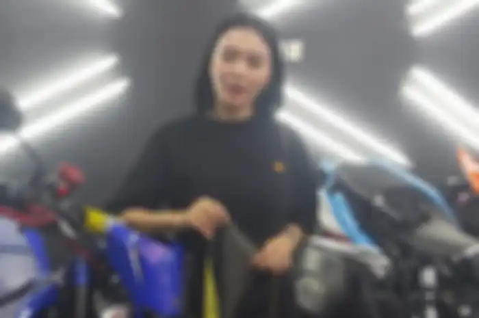 Wika Salim bagi tips agar motor tidak kena jebakan oli palsu, harus servis di bengkel resmi.