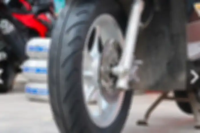 Pilihan ban motor murah untuk modifikasi motor Honda Scoopy.