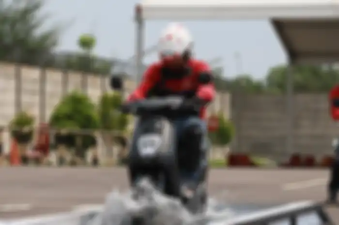 Motor listrik Honda EM1 e: bisa terobos banjir atau enggak ya?
