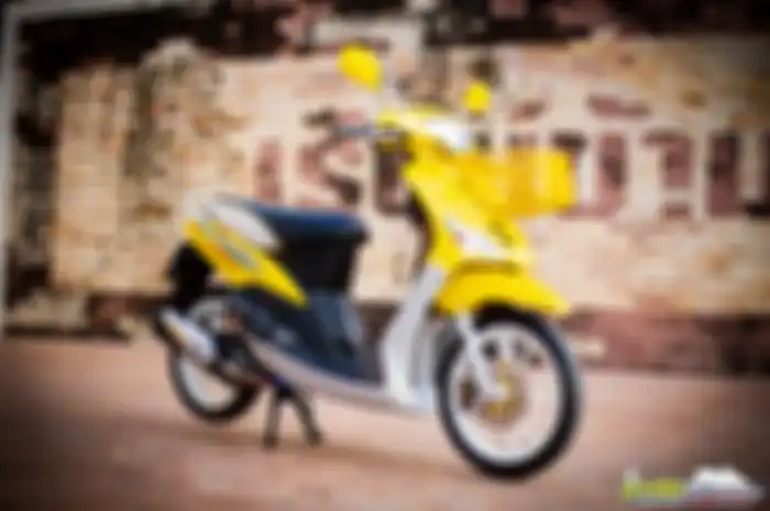 Kece juga modifikasi motor Yamaha Mio berkelir kuning ini!