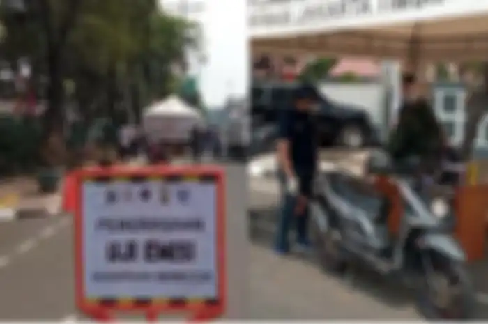 Maju mundur tilang uji emisi kendaraan bermotor di Jakarta.