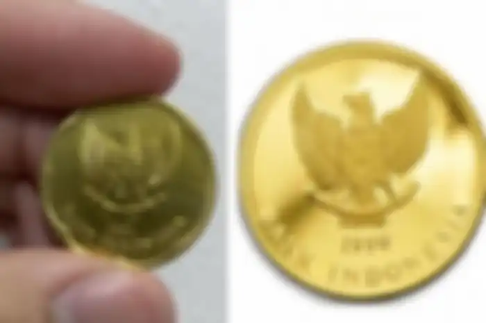 Kiri uang koin Rp 500 melati yang bukan emas. Kanan asli emas
