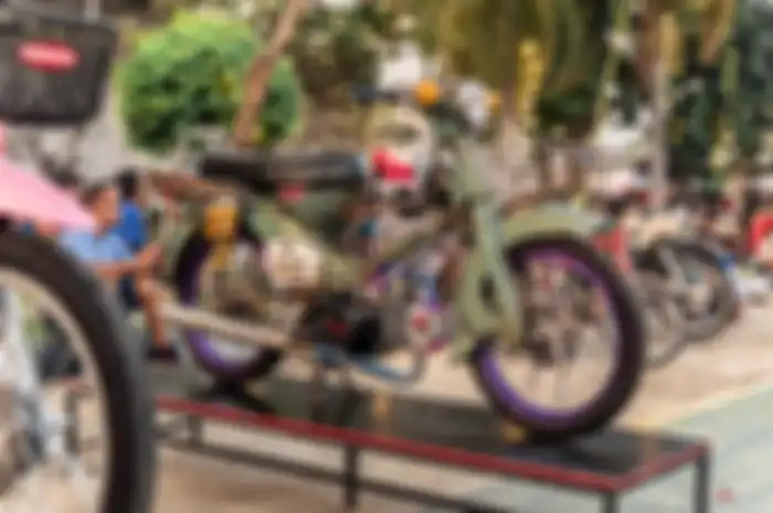 Modifikasi motor Honda Cub klasik berkarat tapi hedon.