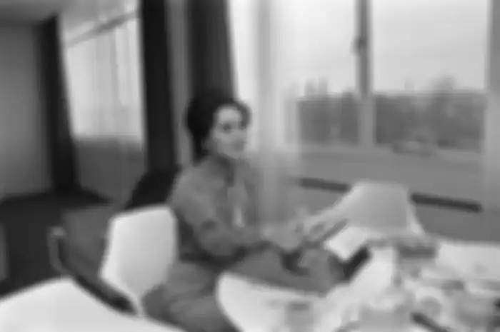 Dalam surat terbukanya, istri keenam Bung Karno, Ratna Sari Dewi membongkar aib nasional yang dia sebut sengaja disembunyikan oleh Soeharto.