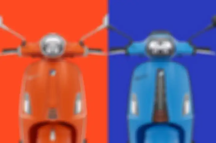 Pilihan Vespa 2024, ada Primavera (kiri) dan Sprint S (kanan).