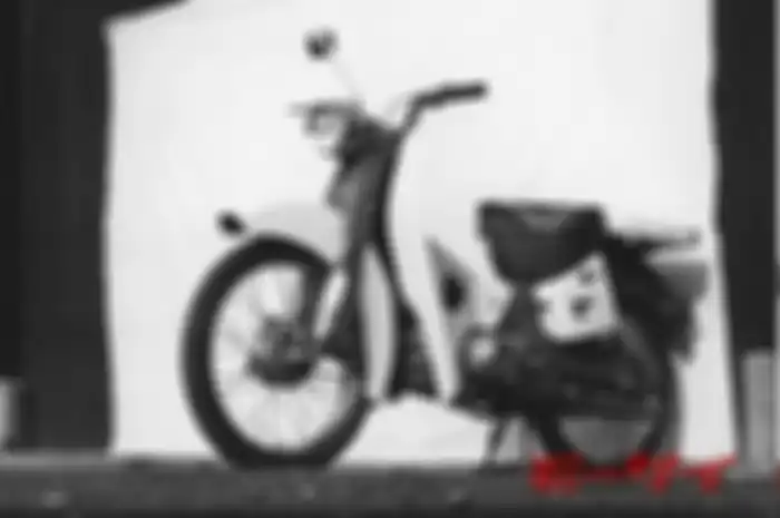 Motor bebek Baby Twin AA pakai mesin 50 cc 2 silinder.