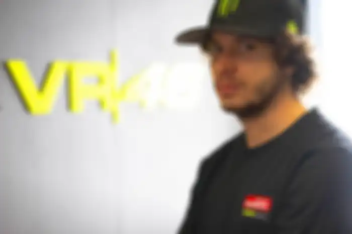 Tatapan Marco Bezzecchi tidak bikin salfok dengan logo baru skuat MotoGP milik Valentino Rossi di MotoGP 2024, simak faktanya