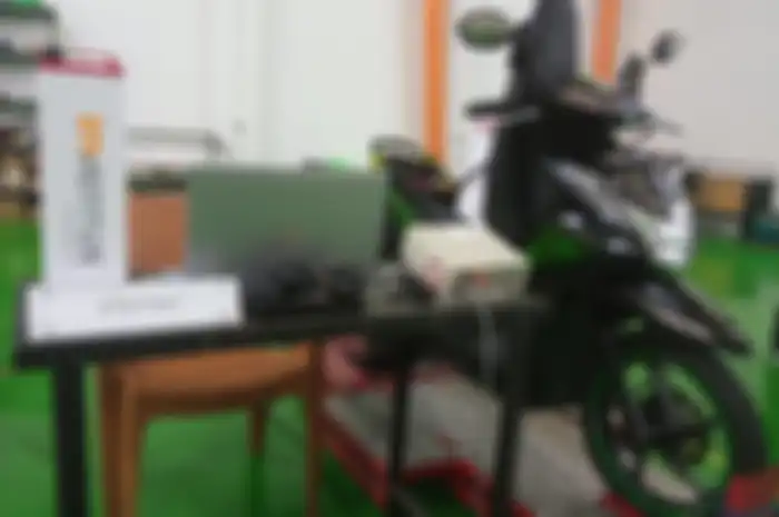 Pemerintah memberikan subsidi Rp 10 juta untuk konversi motor listrik, syarat mudah siapkan KTP, STNK dan BPKB motor bensin.
