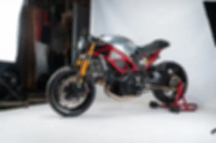 Hasil modifikasi motor Ducati Multistrada 1200S cafe racer.