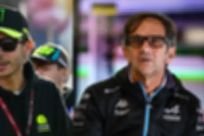 Saking dekat Valentino Rossi (kiri) dengan Davide Birivo (kanan) digadang-gadang jadi suksesor Lin Jarvis di Yamaha tahun depan
