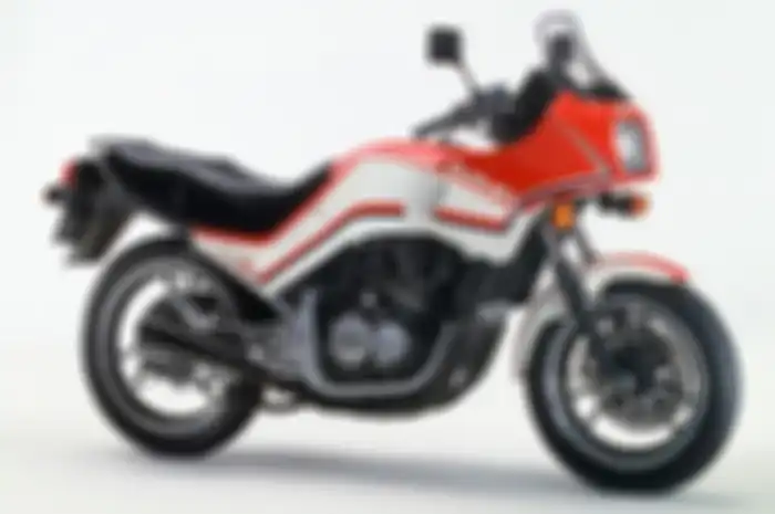 Motor Suzuki ini punya mesin 250 cc 4 silinder mirip Kawasaki Ninja ZX-25R.