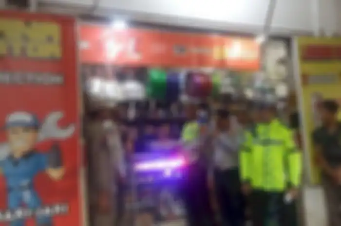 Kepolisian Karawang melakukan sosialisasi kepada penjual aksesoris motor agar tidak menjual knalpot brong. 