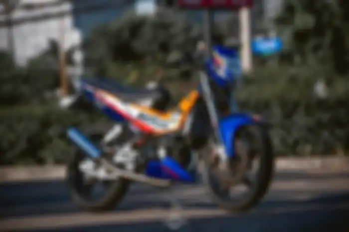 Modifikasi motor Honda Sonic 125 lawas. Jadi segar kembali.