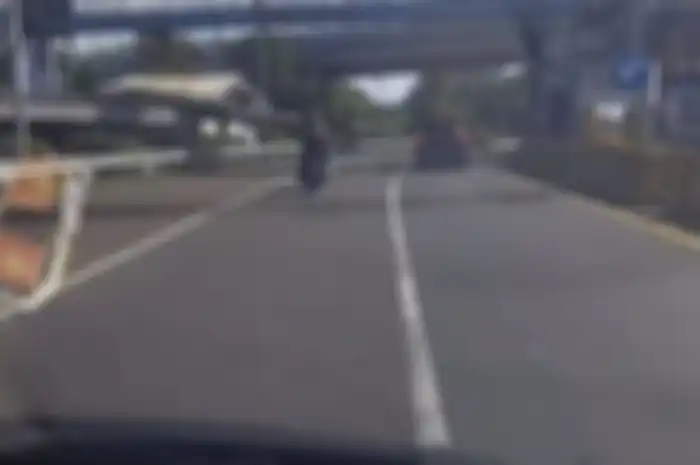 Yamaha Aerox masuk tol di Jagorawi