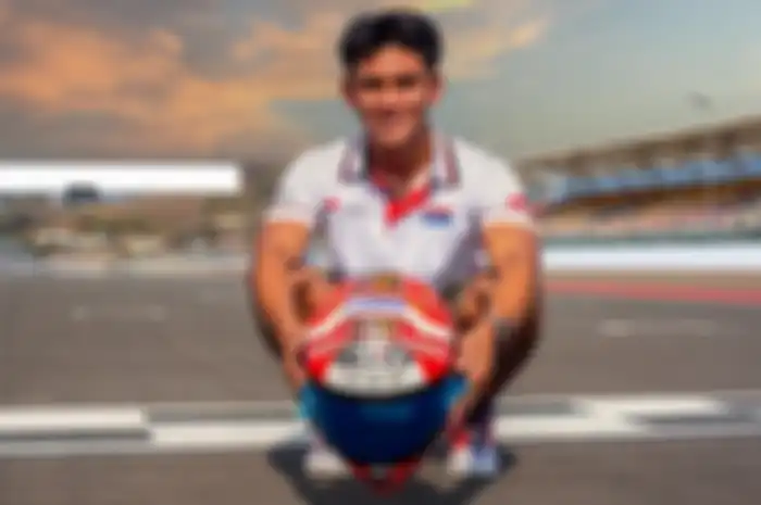 Mario Aji pakai helm KYT sejak balapan Moto3
