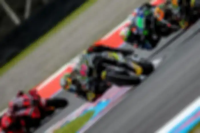 Pembalap binaan Valentino Rossi, VR4 Riders Academy dalam satu frame foto. 
