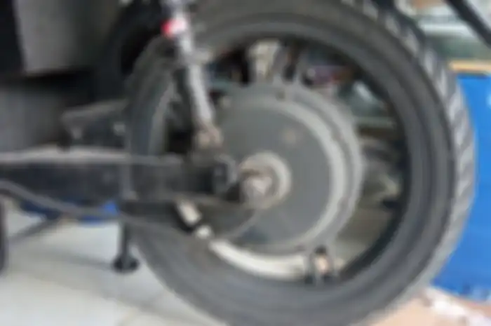 Dinamo motor listrik model hub-drive.