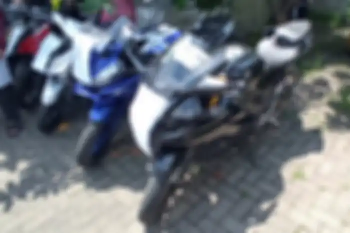 Motor sport murah di Balai Lelang Otolink Duren Sawit, Jakarta Timur.