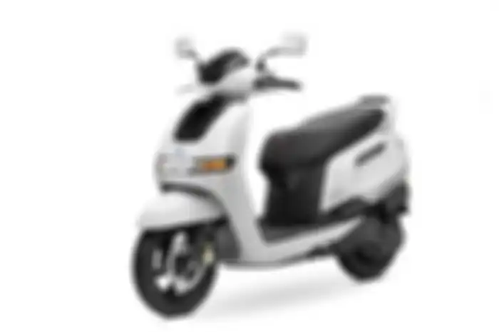 Motor listrik TVS iQube rencananya akan diluncurkan di Indonesia tahun 2024 ini, harganya diprediksi mulai Rp 50 jutaan atau lebih mahal dari Honda EM1 e: