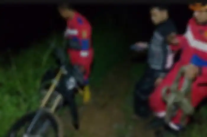 Brilian (24) pemotor Honda CRF nyaris masuk jurang di Kabupaten Bogor, Jawa Barat, Jumat (19/1/2024).