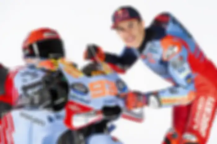 Marc Marquez resmi  seragaman Gresini Racing di MotoGP 2024, kok tak ada logo Red Bull di baju balap dan motornya sih?