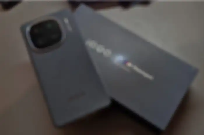 Pada unboxing IQOO 12, ditemukan kalau HP ini mengalami perubahan konsep yang cukup signifikan dibandingkan pendahulunya