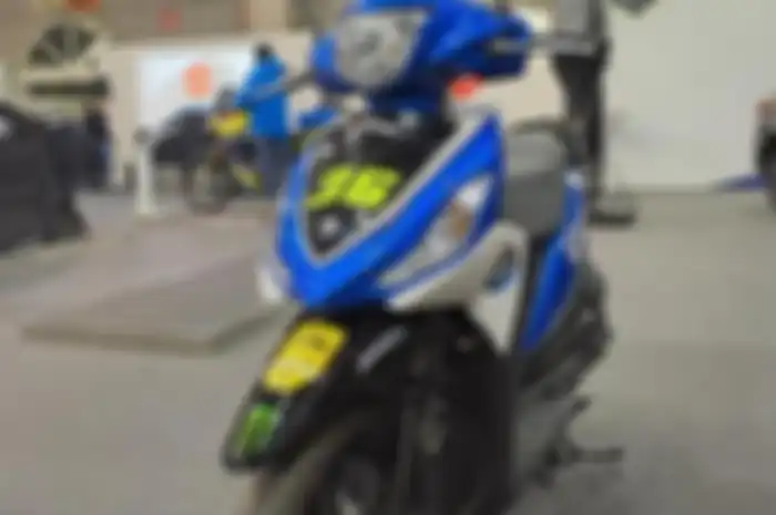 Modifikasi motor Suzuki Address pakai livery MotoGP.