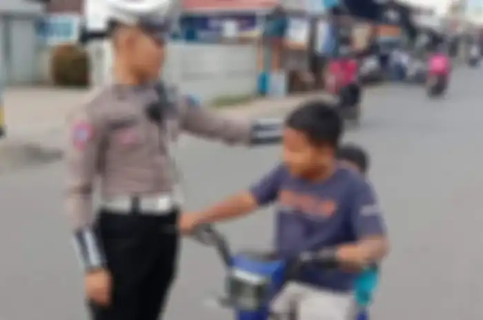 Anak-anak yang diperbolehkan naik sepeda listrik mulai usia 12 tahun, pelanggar bisa kena denda Rp 250 ribu.