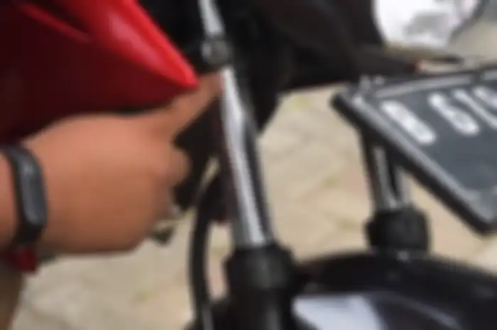 (Ilustrasi) Sokbreker depan motor berasa ambles tanda ada yang rusak di bagian ini.