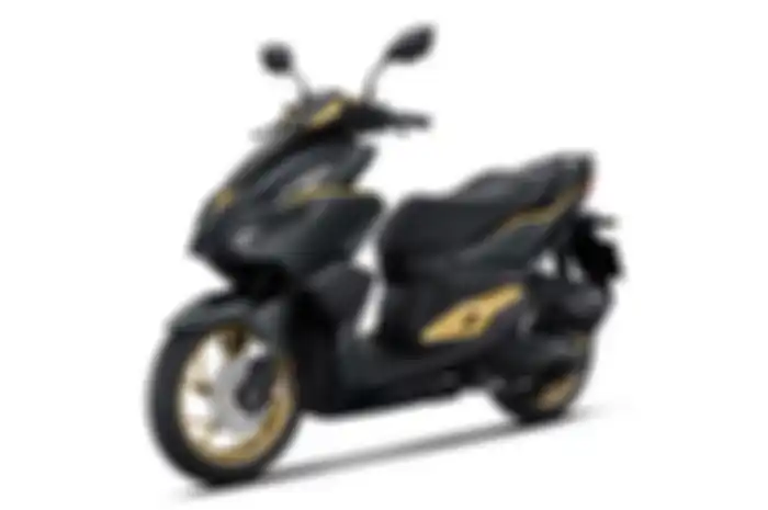 Honda Click 160 Magnetic Black pakai kombinasi warna hitam-emas